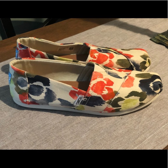 Toms - Watercolor Floral Print - Picture 2 of 6